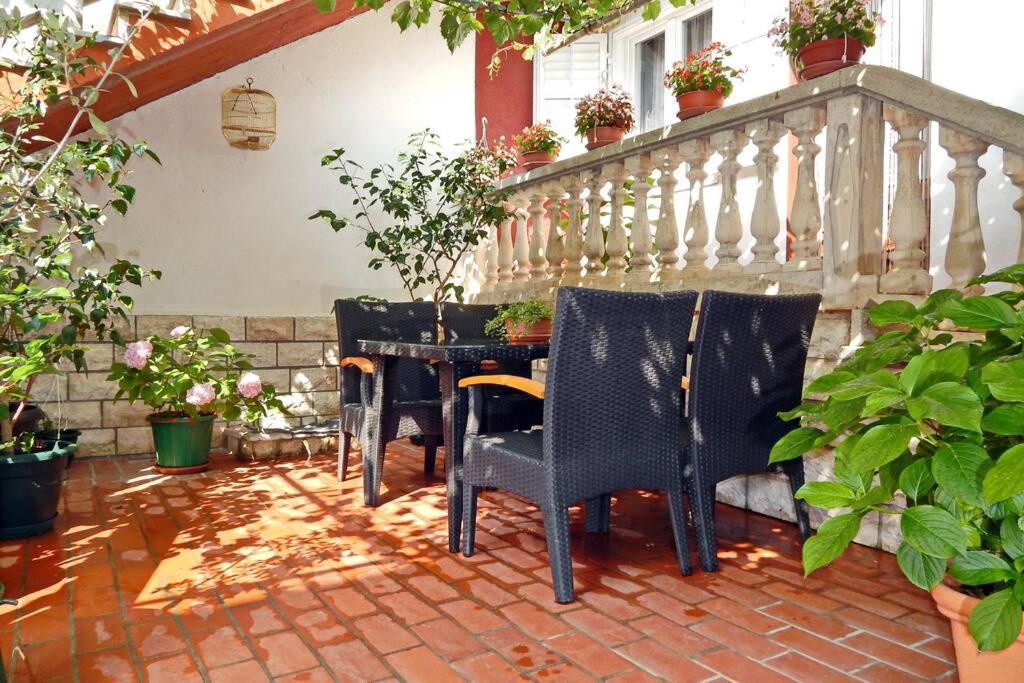 Apartment Eli Pag Town Exterior foto